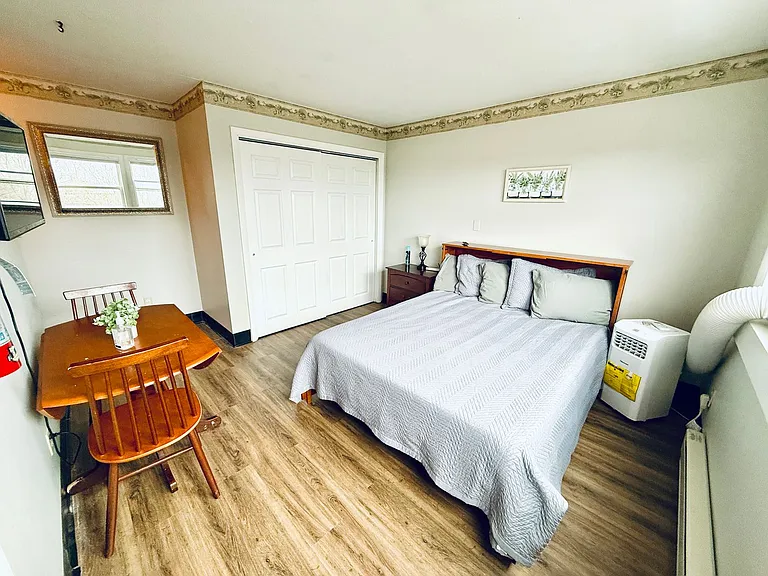 383 College Street — Photo 4