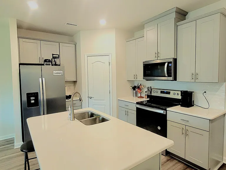 107 Joneshaven Dr — Photo 3