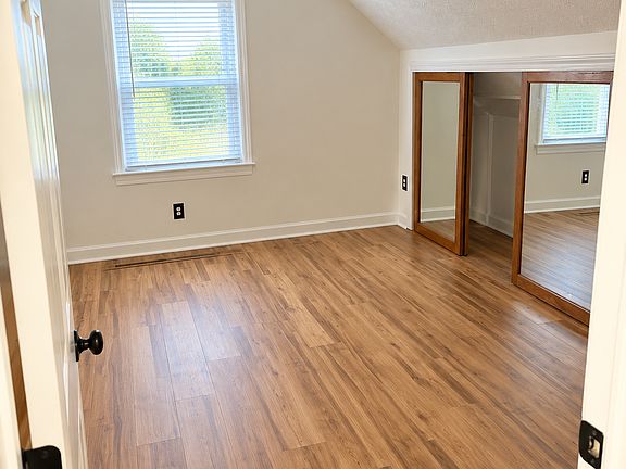 4th image of 35 Moss Ave