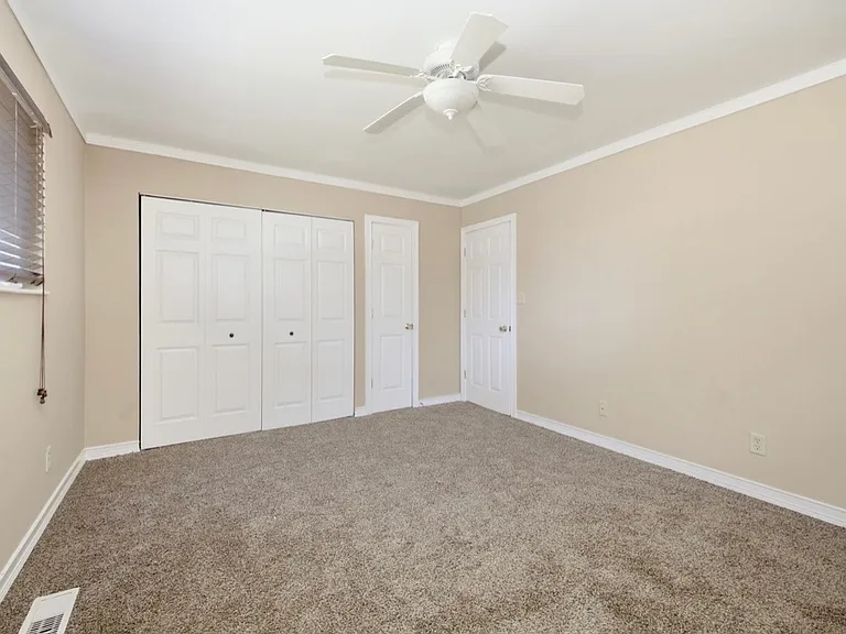 510 W Market St — Photo 15