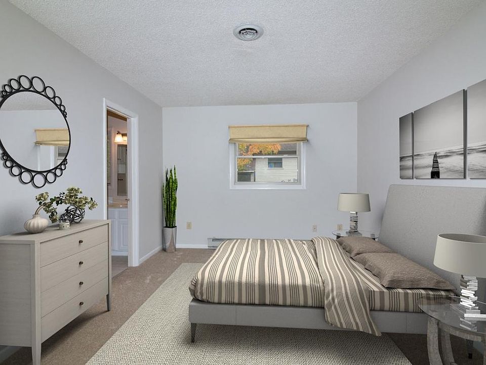 Master bedroom with en-suite bathroom