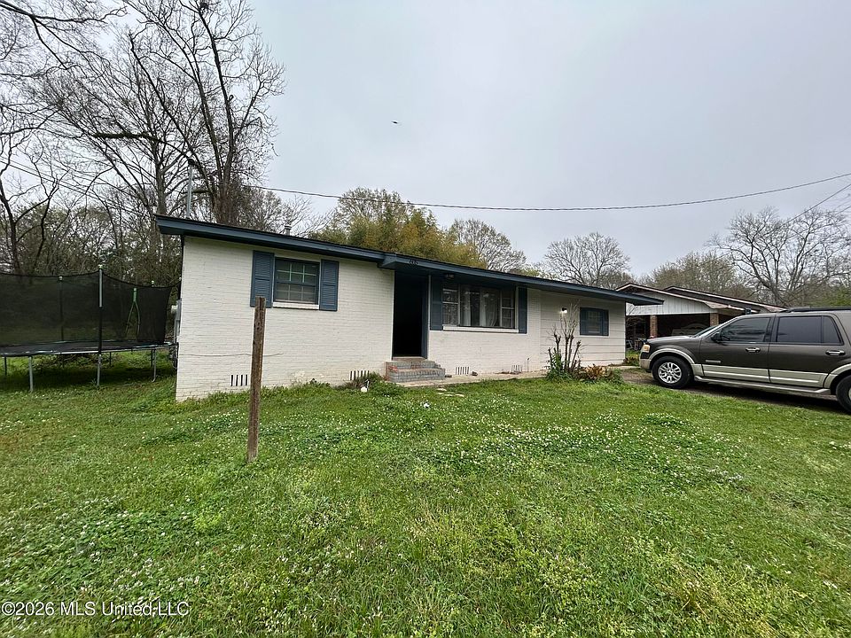 1st image of 605 E Chickasaw St