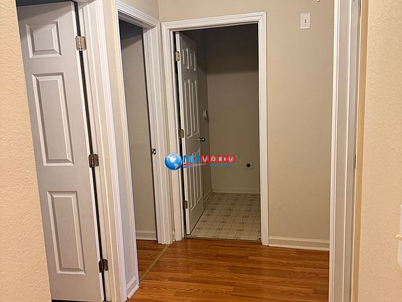 5th image of 365 Brookview Dr