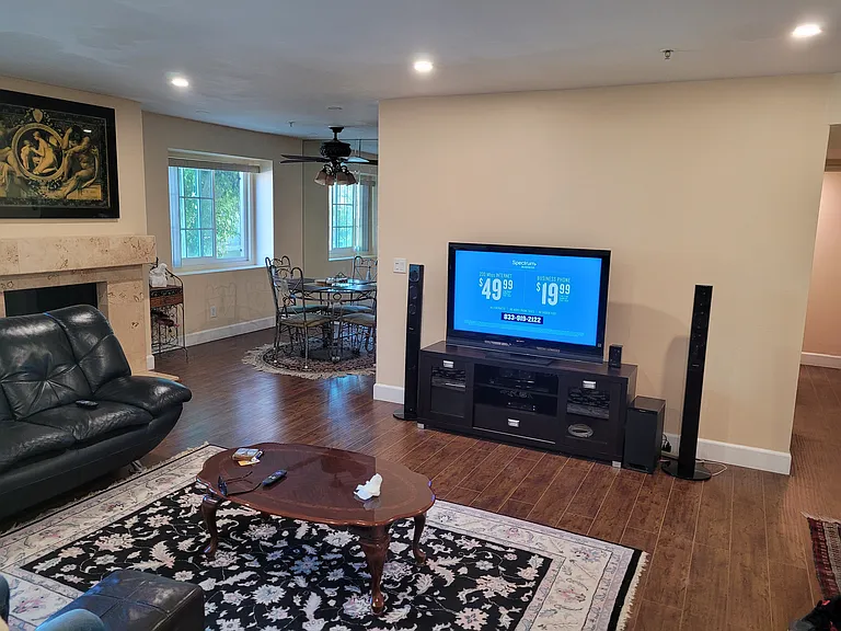1731 Barry Ave #118 — Photo 2