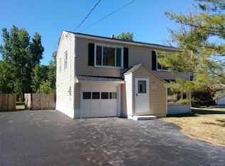 7811 E Britton Dr, Niagara Falls, NY 14304