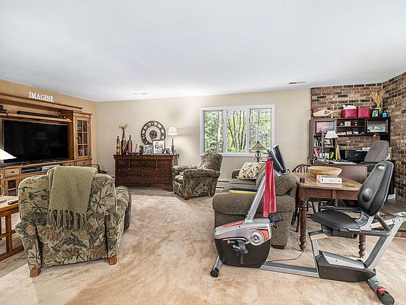 5th image of 9435 Golf Port Dr