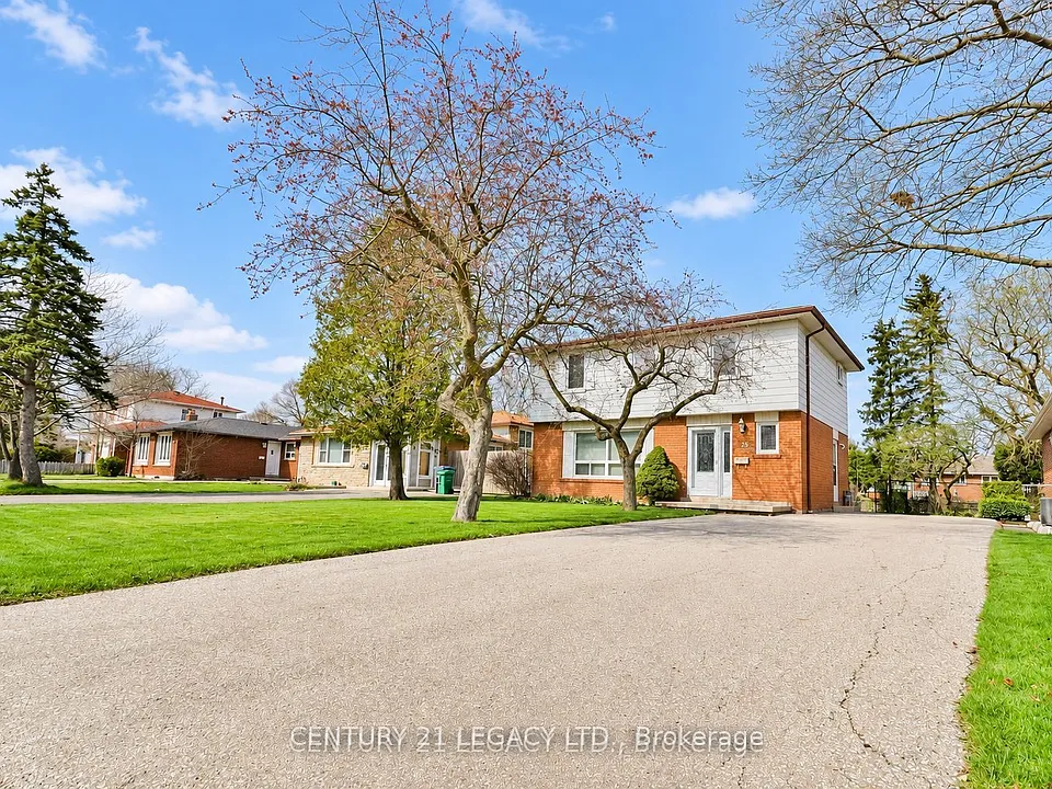 25 Edenborough Dr