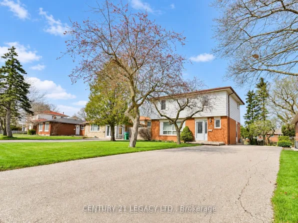 25 Edenborough Dr, Brampton, ON L6T 3A2