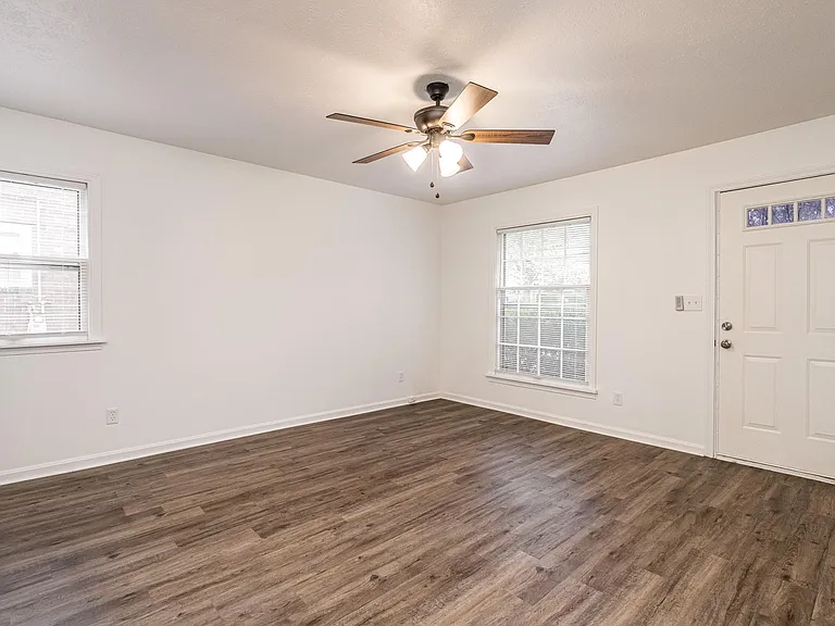 6910 Stablelake Ct — Photo 6
