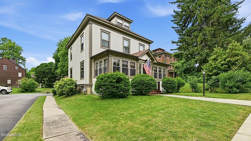 3rd image of 107 Mohawk Street