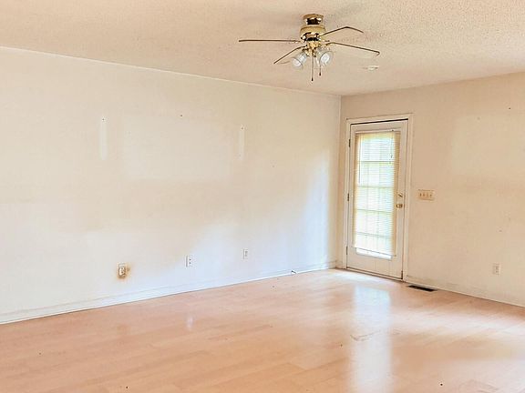 3rd image of 6516 Magnolia Ln NW