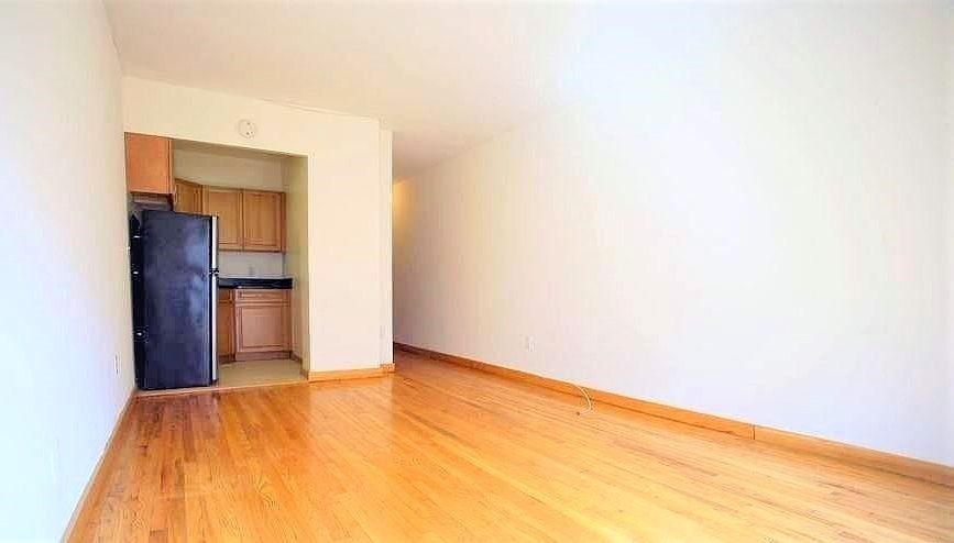 2nd image of 240 E 29th St #4C