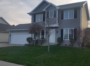 2004 Country Cove Ln, Altoona, IA 50009