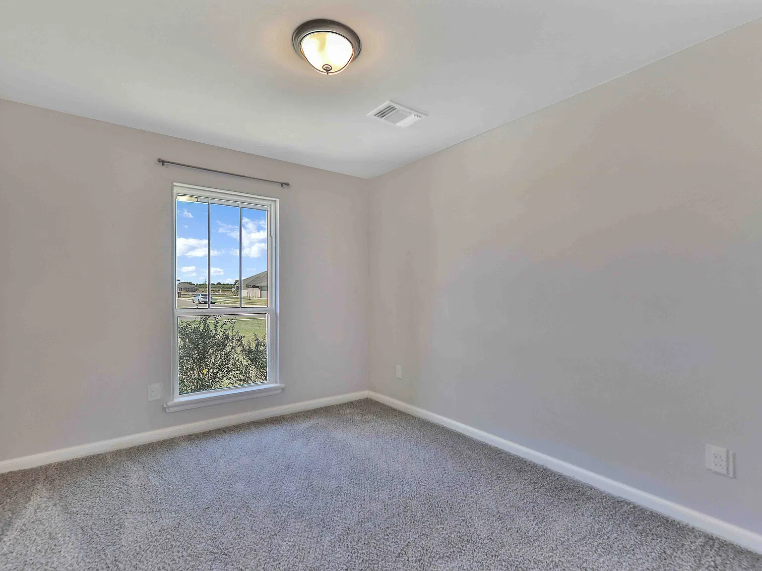 3 bed, 1640 sqft, $1,895 — Photo 3