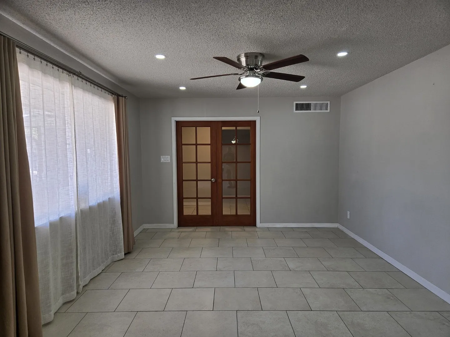 4 bed, 1881 sqft, $1,900 — Photo 4