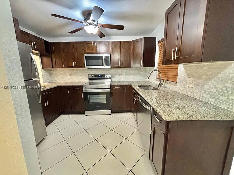 9411 Evergreen Pl #303 — Photo 3