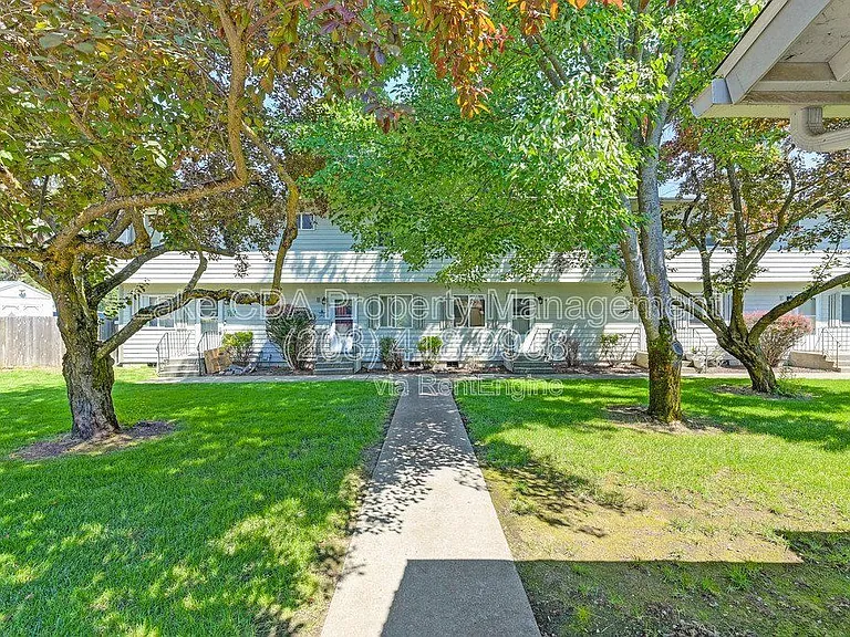 1611 E Montana Ave #C — Photo 46
