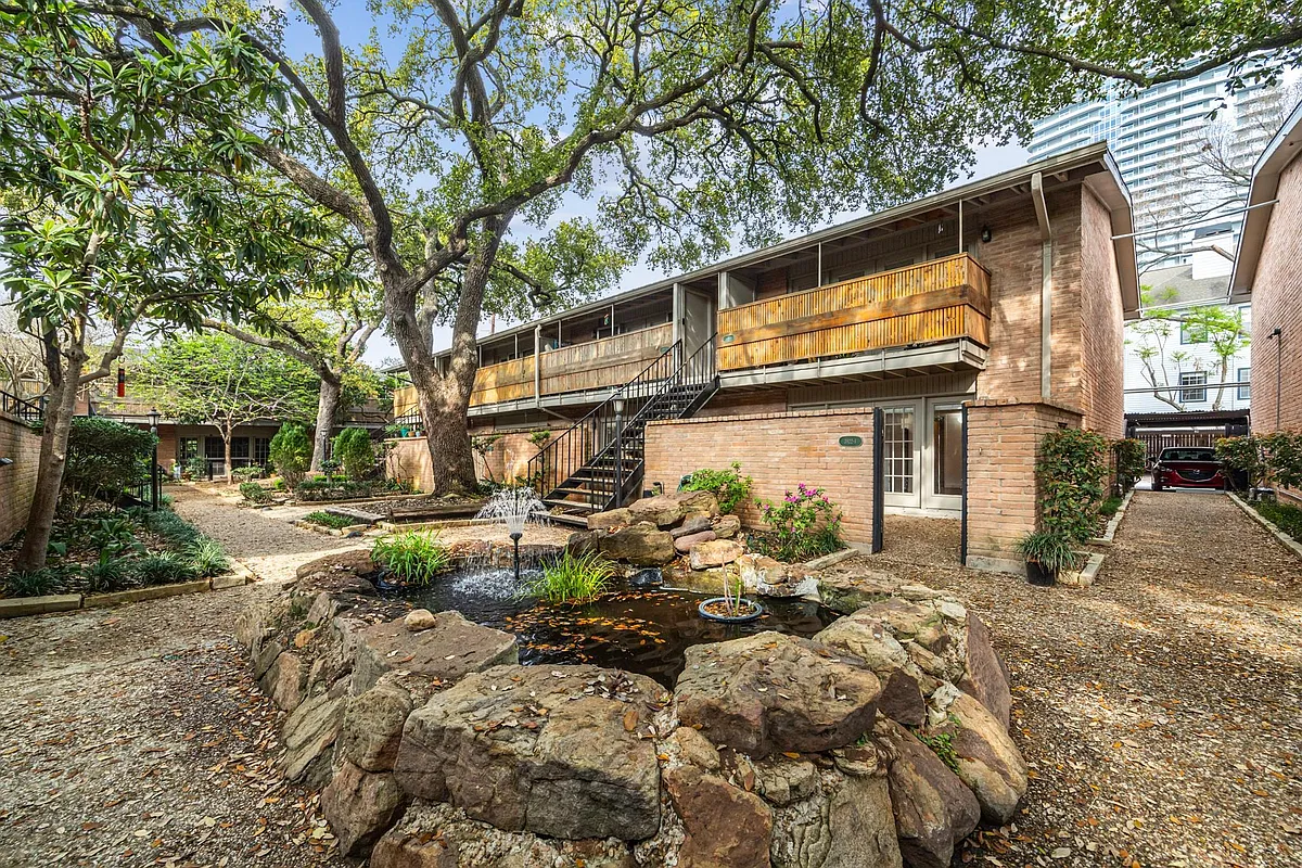 Building Photo - 3922 W Alabama St #1
