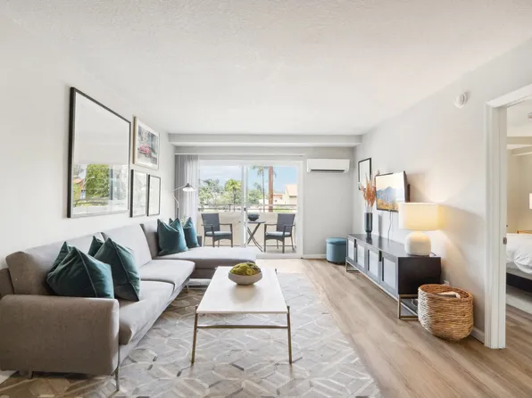 San Regis Apartments