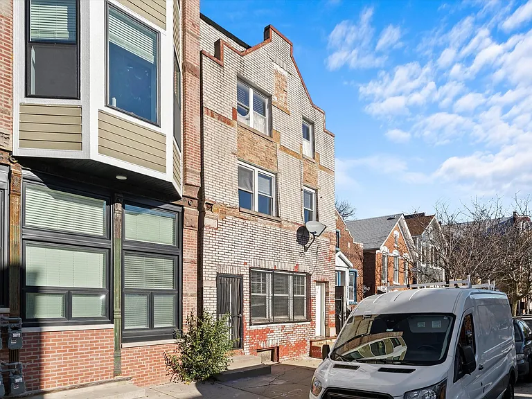 2152 W 21st St #1R — Photo 1