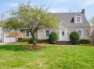 9 Walnut Ave, Patchogue, NY 11772