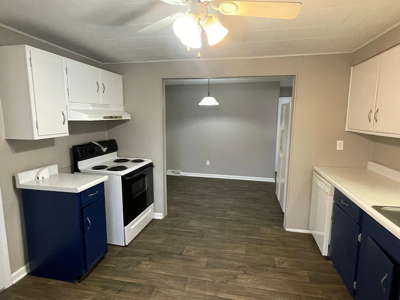 3 bed, 1300 sqft, $1,650 — Photo 2