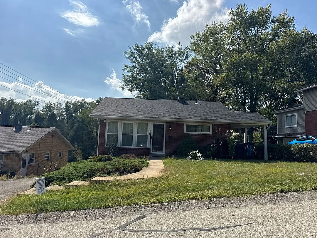 215 Dunbar Dr photo 1