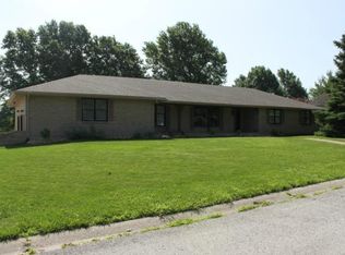 3201 E Oak Ridge Rd, Independence, MO 64052