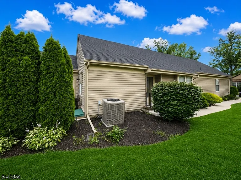 6 Patrick Henry Ct #B — Photo 22