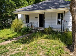 911 Tulloch St, Eden, NC 27288