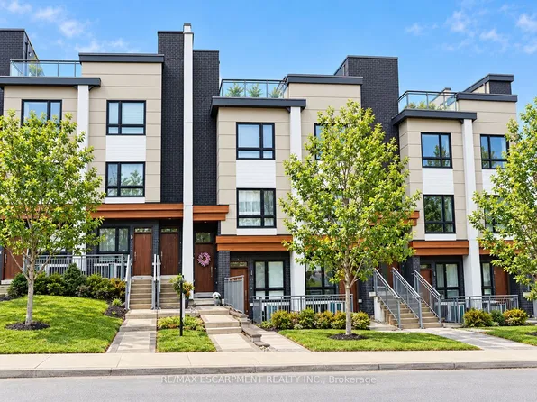 39 Robinson St N #10, Grimsby, ON L3M 3C8