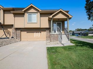 19706 Marinda St, Omaha, NE 68130