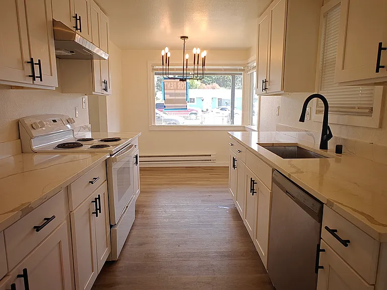 4931 Yew Ln SW — Photo 4
