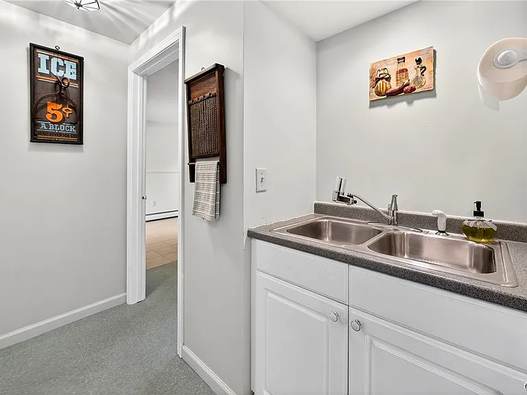 8237 Mantova Dr — Photo 32