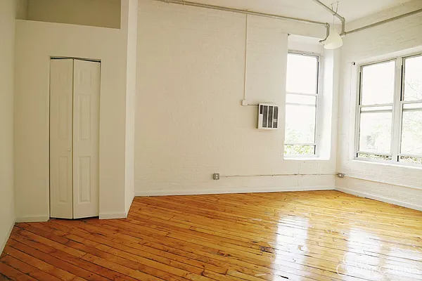 Rented by City Connections Realty | media 26