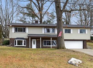 623 Aquaview Dr, Kalamazoo, MI 49009