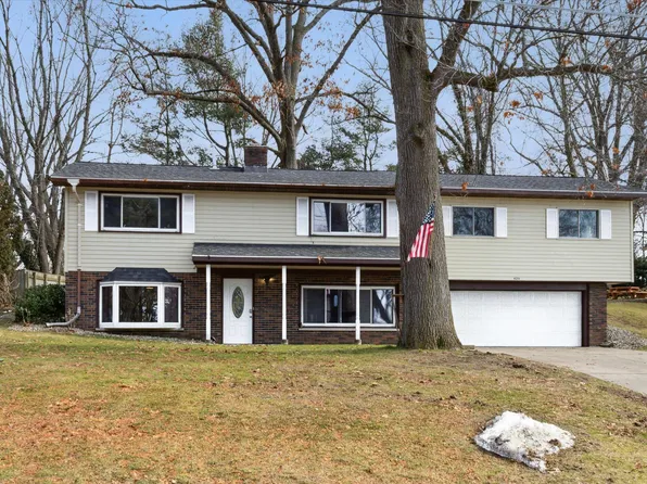 623 Aquaview Dr, Kalamazoo, MI 49009