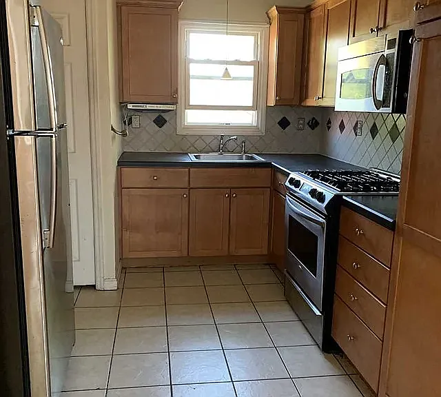 40 York Rd #2 — Photo 2