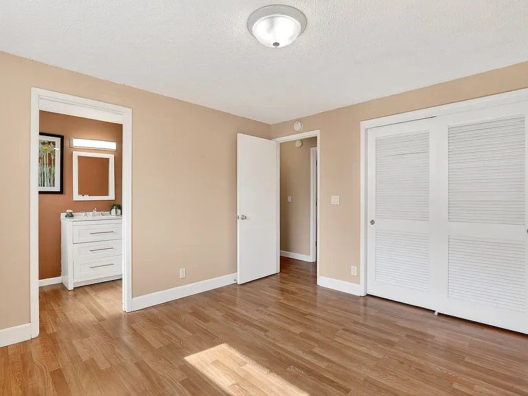 640 Stonehill Dr — Photo 32