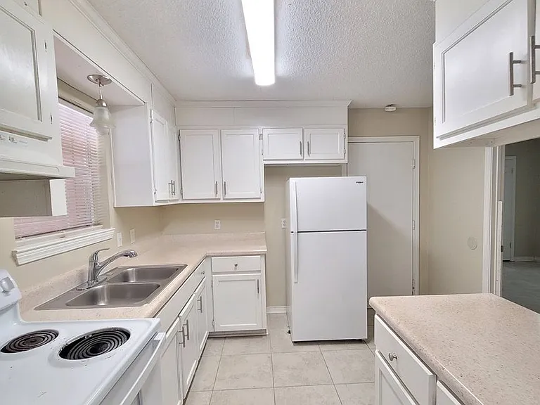 6506 Colonial Dr — Photo 11