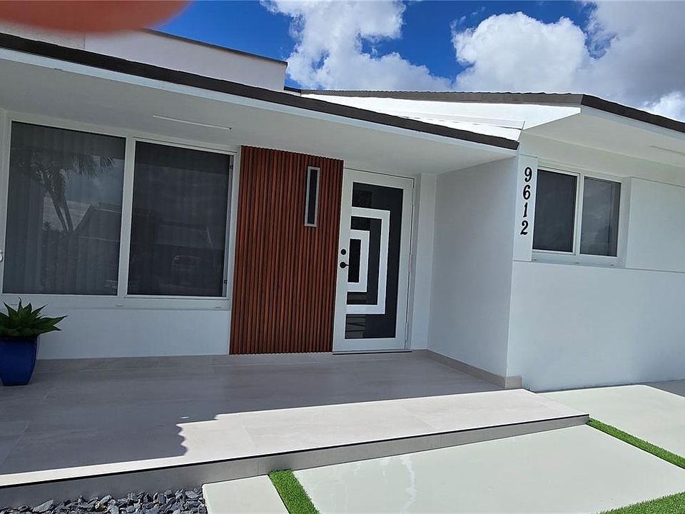1st image of 9612 Grand Canal Dr