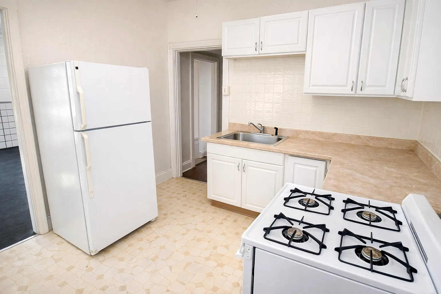 1 bed, 1.0 bath, $999 — Photo 4