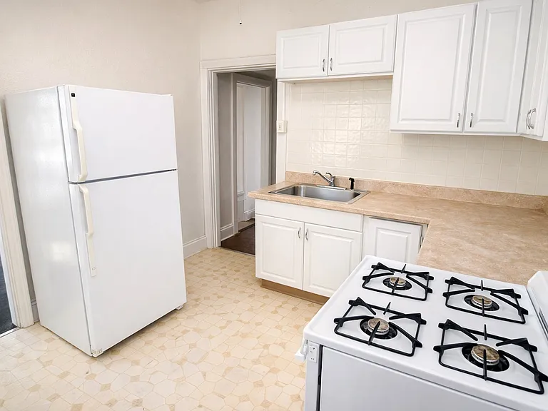 5820 Forbes Ave — Photo 2