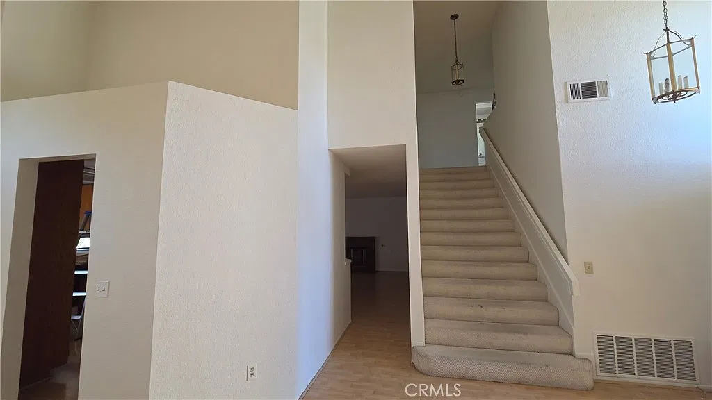 3 bed, 2.5 bath, 1759 sqft, $3,850 — Photo 3