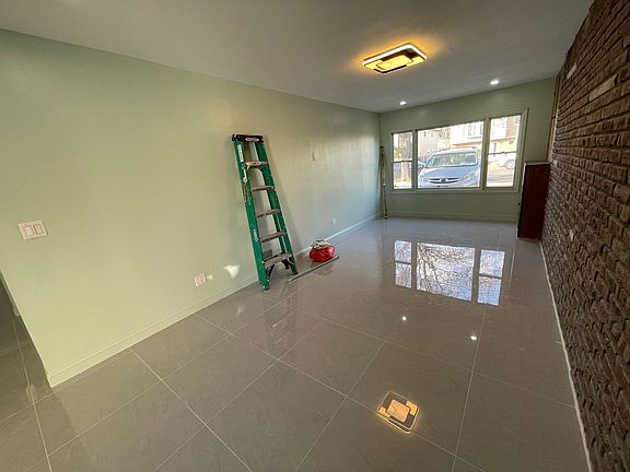 3rd image of 98 Stroud Ave Floor 1