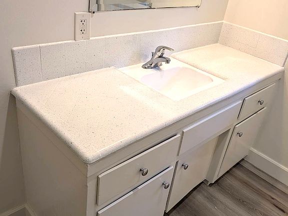 5th image of 3694 Redondo Beach Blvd