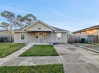 528 Grovewood Dr, Gretna, LA 70056