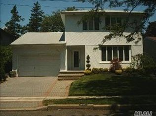 1927 Julian Ln, Merrick, NY 11566
