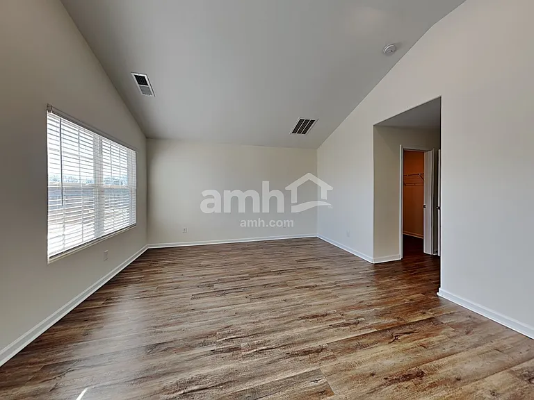 2058 Southlea Dr — Photo 8