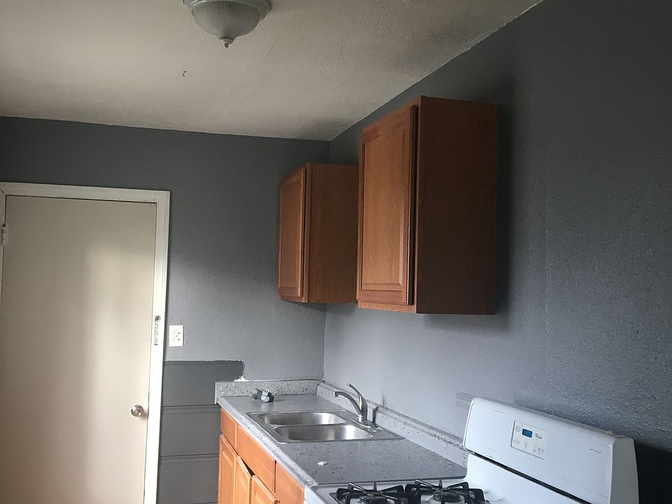 1st image of 114 E Court St #Back